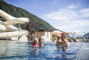 beheiztes Infinity Außenbecken