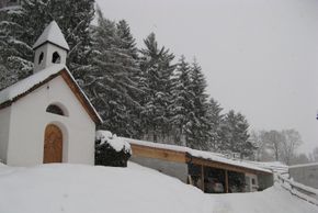 Hofkapelle + überdachter Parkplatz