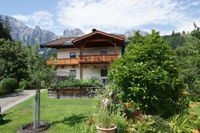 Südansicht mit Garten