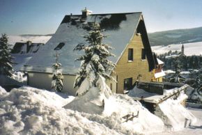 Das Haus der Ferienwohnung Heym im Winter
