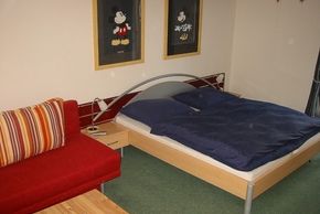 Erstes Schlafzimmer