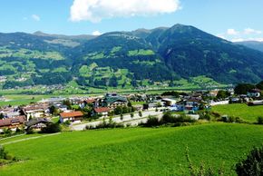 - AUSBLICK VON DER TERRASSE IM SOMMER -