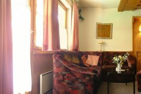 Wohnzimmer mit zusätzlichen Schlafgelegenheiten