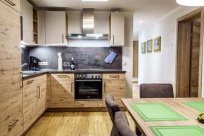 Apartment D - Priel: voll ausgestattete Wohnküche