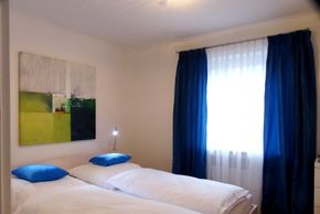 Schlafzimmer Doppelbett 1,80m x 2,00m