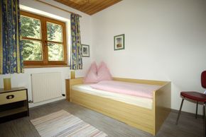 Schlafzimmer mit 2 Einzelbetten