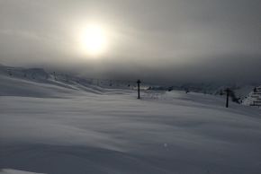 Skirouten durch unberührten Schnee