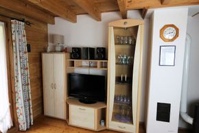 Schrankwand mit Flachbild-TV