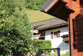 (Ski-)Bushaltestelle direkt am Haus