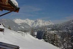Blick auf die schneebedeckten Loferer