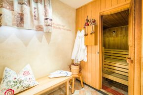 Kleiner Spa Bereich mit Kneippbecken, 2 x Saunen, Dampfbad, Ruheraum