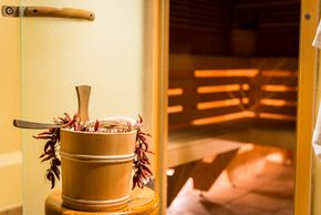 Kleiner Spa Bereich mit Kneippbecken, 2 x Saunen, Dampfbad, Ruheraum