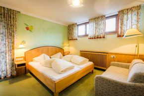 2 Raum Familienzimmer mit Verbindungstür und 2 x Dusche/WC