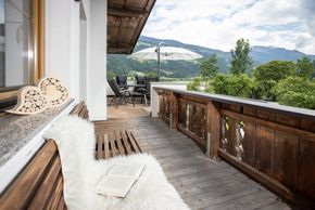 Apartement mit großem Balkon und Terrasse