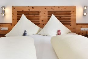 Ferienwohnen Mattle in Kappl Tirol bei Ischgl-Paznaun, Zirbenzimmer