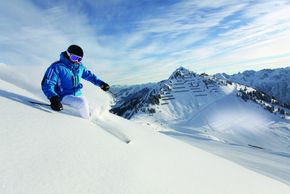 Skifahren im Winter direkt vor der Haustür