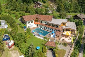 Luftbild des Wellnesbereichs mit Restaurnat