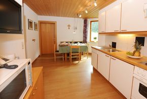 Apart Zimalis in Galtür Tirol bei Ischgl-Paznaun, Wohnküche mit Essbereich