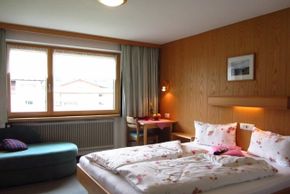 Doppelzimmer mit Badewanne und Duche/WC