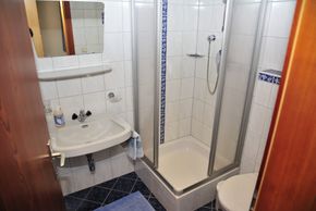 eines der 3 Badezimmer in der FW ANNA