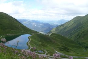 Die Kanzelwand mit seinem Speichersee, ist nur 110m von unserem Hotel entfernt, ob im Sommer oder Winter, ein super tolles Freizeitvergnügen und eine Ausblick, der unvergessen bleibt.