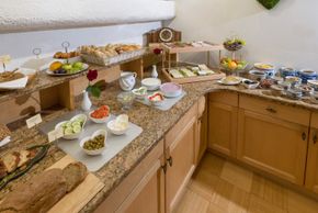 Frühstücksbuffet im Rosenhof