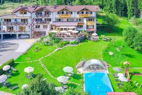 Gartenhotel Rosenhof bei Kitzbühel - Hotel mit Pool und Garten