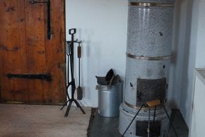 Holzofen in der gemütlichen Stube