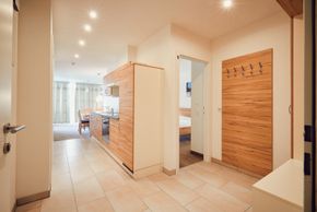 Alle Küchen sind mit Kühlschrank/Gefrierschrank, Herd, Backofen, Mikrowelle, Geschirrspüler, Wasserkocher und Kaffeemaschine ausgestattet.