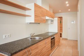 Alle Küchen sind mit Kühlschrank/Gefrierschrank, Herd, Backofen, Mikrowelle, Geschirrspüler, Wasserkocher und Kaffeemaschine ausgestattet.