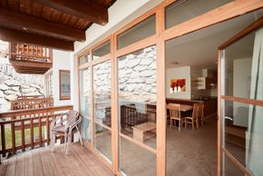 Die Zimmer haben Zugang zu einem Balkon.