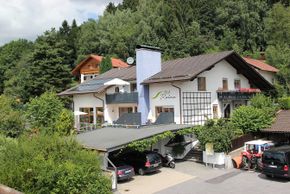 Villa Relax - Ferienwohnungen & Hallenbad & Relaxgarten
