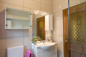 Modernes Badezimmer