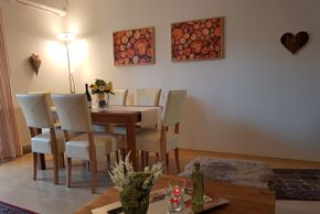 Esstisch im Wohnzimmer Wohnung A