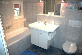 Badezimmer zum großen Doppelzimmer