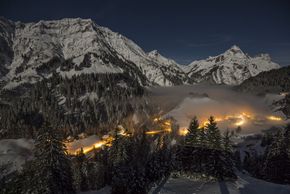 Schröcken bei Nacht