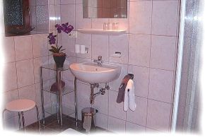 Dusche/WC in allen Zimmern