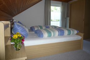 Schlafzimmer 1