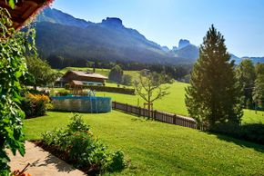 Garten mit schönem Bergblick