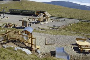 Spielplatz am Hochschneeberg - Paradies der Blicke Kinderbergwelt - Puchis Wunderalm