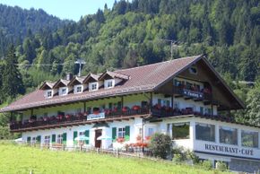 Hotel im Sommer