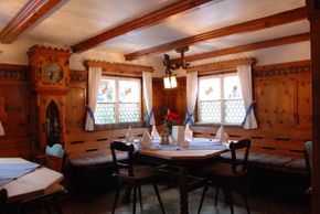 Walser Gemütlichkeit im alten BauernhausAdler´s Weinstube seit 1845