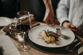 Die Dips & Drops Küche serviert saisonale Gerichte für jeden Geschmack und Lifestyle.