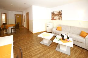 80m; Suite mit 2 Schlafzimmern f&uuml;r 4 Erwachsene