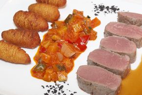 Lammrücken mit Ratatouille GemüseHalbpensionsmenü für Hotelgäste