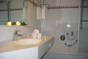 Badezimmer - Komfort Doppelzimmer (Beispiel)