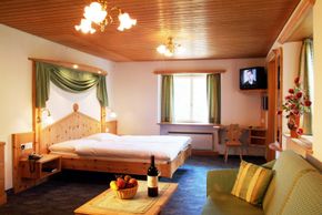 im Stammhaus mit direktem Liftzugang - Doppelzimmer mit Südseite und Balkon