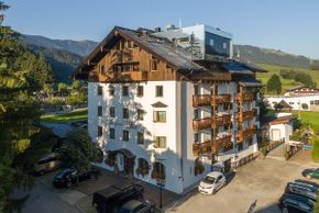 Aussenansicht im Sommer Hotel Der Löwe