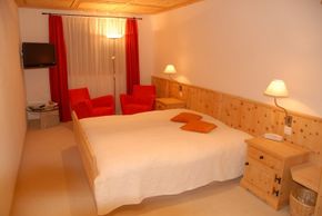 Einfaches, neues Doppelzimmer