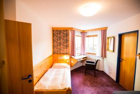 Einzelzimmer im Hotel Enzian.